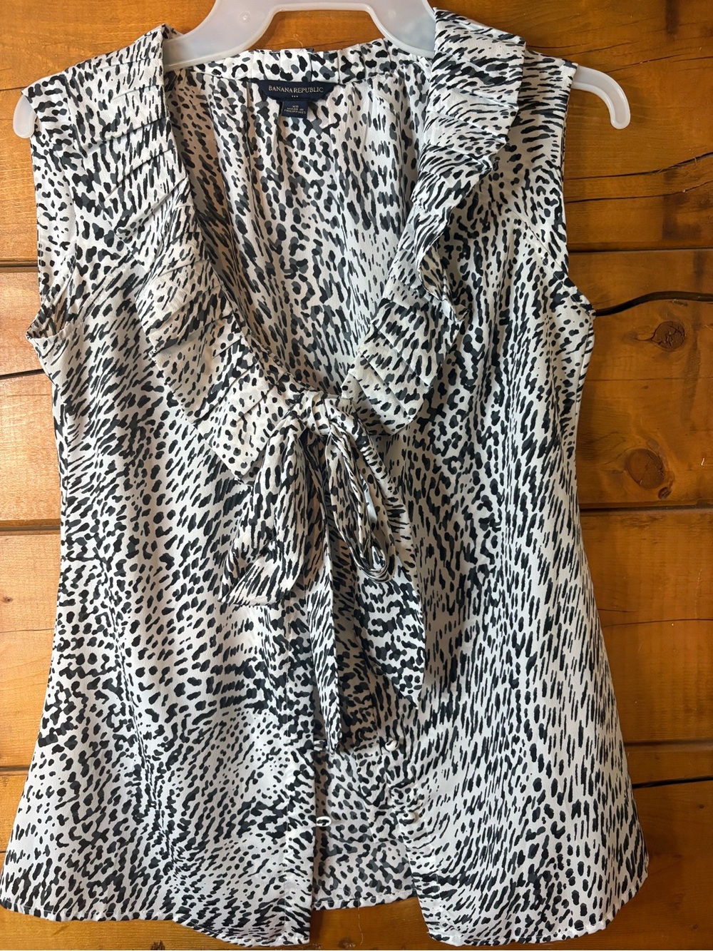 Banana Republic Black and Cream Animal Print Blouse size xsmall